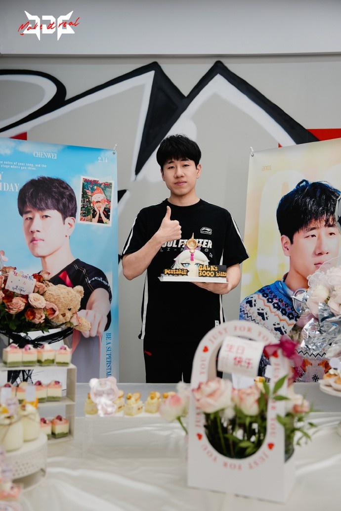 【万博电竞】JDG晒GALA生日返图:幸福时刻 感谢粉丝朋友们送来的祝福和礼物!