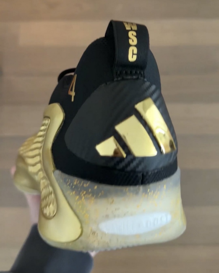 【体育报道】库里上脚爱德华兹AE 1 金牌配色PE!鞋身还有库里号码和名字!(图5) undefined