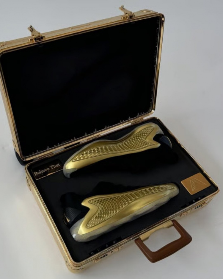 【体育报道】库里上脚爱德华兹AE 1 金牌配色PE!鞋身还有库里号码和名字!(图2) 【体育报道】库里上脚爱德华兹AE 1 金牌配色PE!鞋身还有库里号码和名字!(图2)