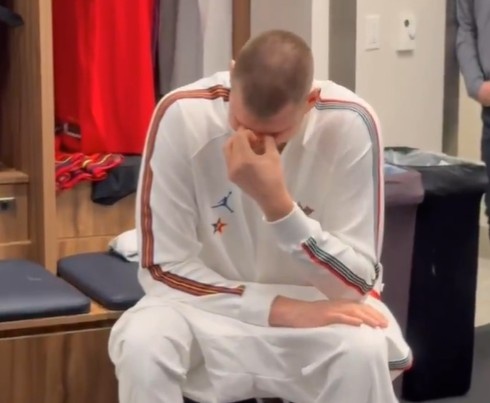 历史重演！约基奇：你今天带书来了吗？文班：当然！你带了吗