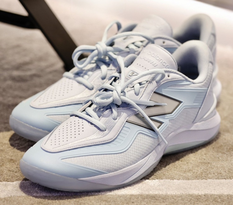 [推荐]新战靴加持？伦纳德今日正赛上脚了个人第五代签名鞋NB Kawhi V(图3)