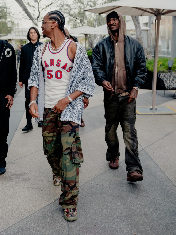 【球迷报道】迷彩配色!亚历山大签名鞋Shai 001亮相首个非纯色鞋款(图3) undefined