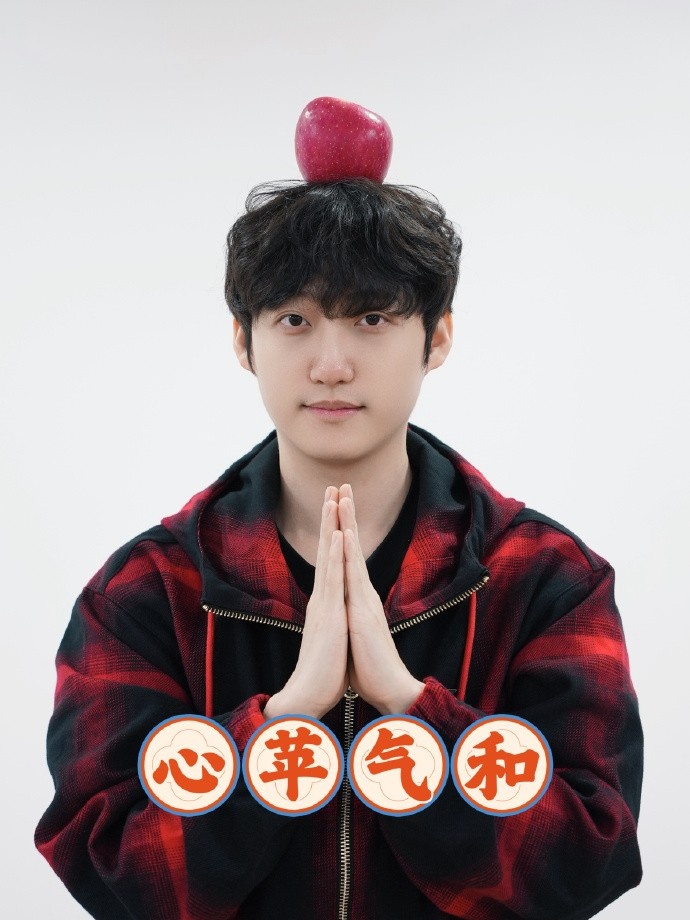 LNG发布选手整活照片:大年初七,来一波五小瓜的新春表情包【球盟会】