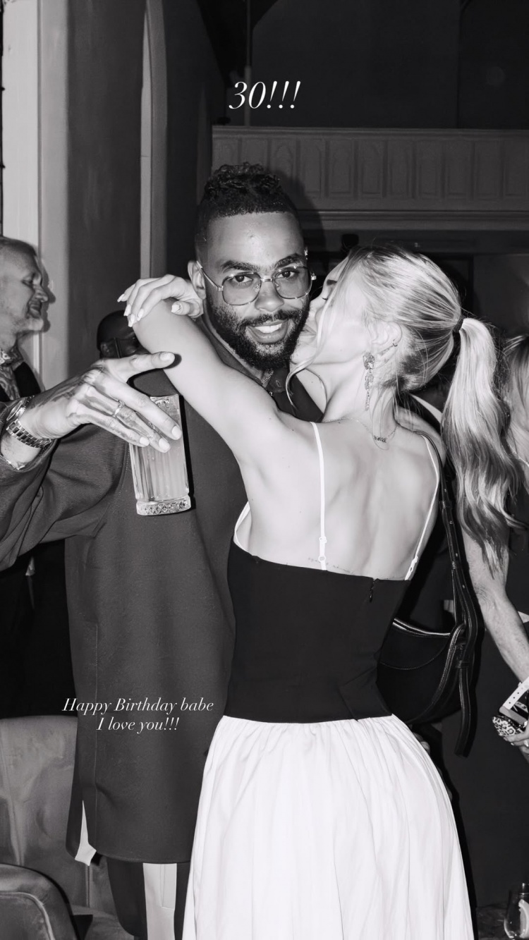 [球迷看点]享受生活！拉塞尔未婚妻晒照祝拉塞尔30岁生日快乐！(图1)