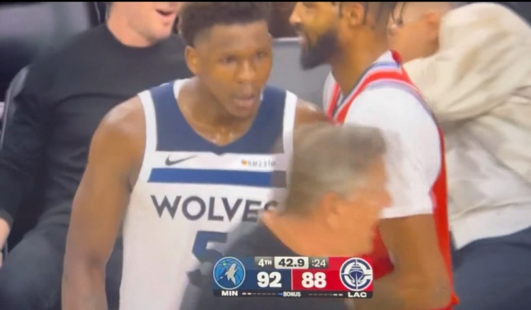 【体育有料】芬奇让你传?华子谈❗夹击中强投:我告诉他“你不想 你想让我投”(图2) 【体育有料】芬奇让你传?华子谈❗夹击中强投:我告诉他“你不想 你想让我投”(图2)