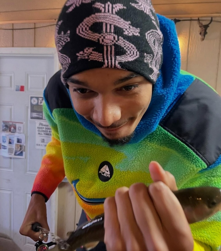 【马刺】好有情调！文班亚马晒极光和冰原照：安静祥和(图1)