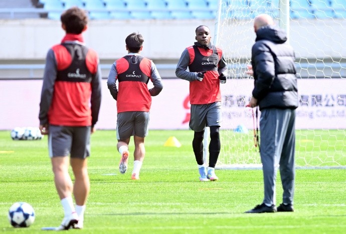 【上海海港】超级杯赛前新闻发布会,海港队主教练穆斯卡特介绍了球队备战情况(图5) undefined