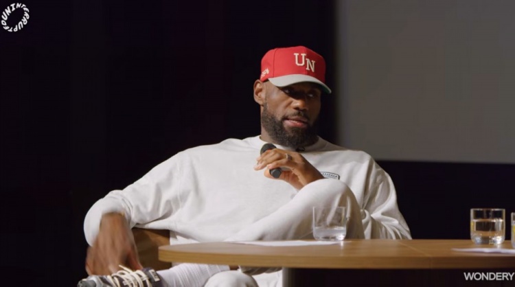 【新闻简讯】詹姆斯谈黑子：他们只会通⬇️过贬低你来让自己感觉良好！(图1)