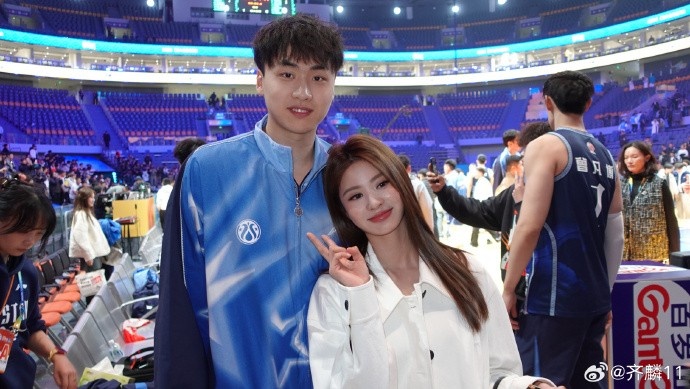 【你怎么看？】齐麟晒照：又一年全明星 真的很开心 期待下次还能再见(图1)