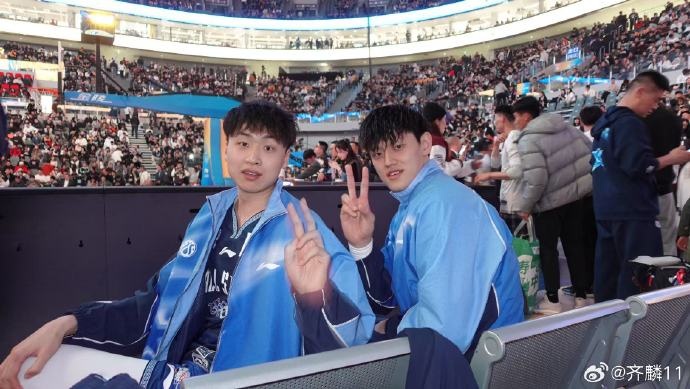 【你怎么看？】齐麟晒照：又一年全明星 真的很开心 期待下次还能再见(图2)