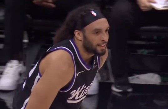 给替补席打嗨了！德文·卡特撤步三分还在进 单节砍下第20分！