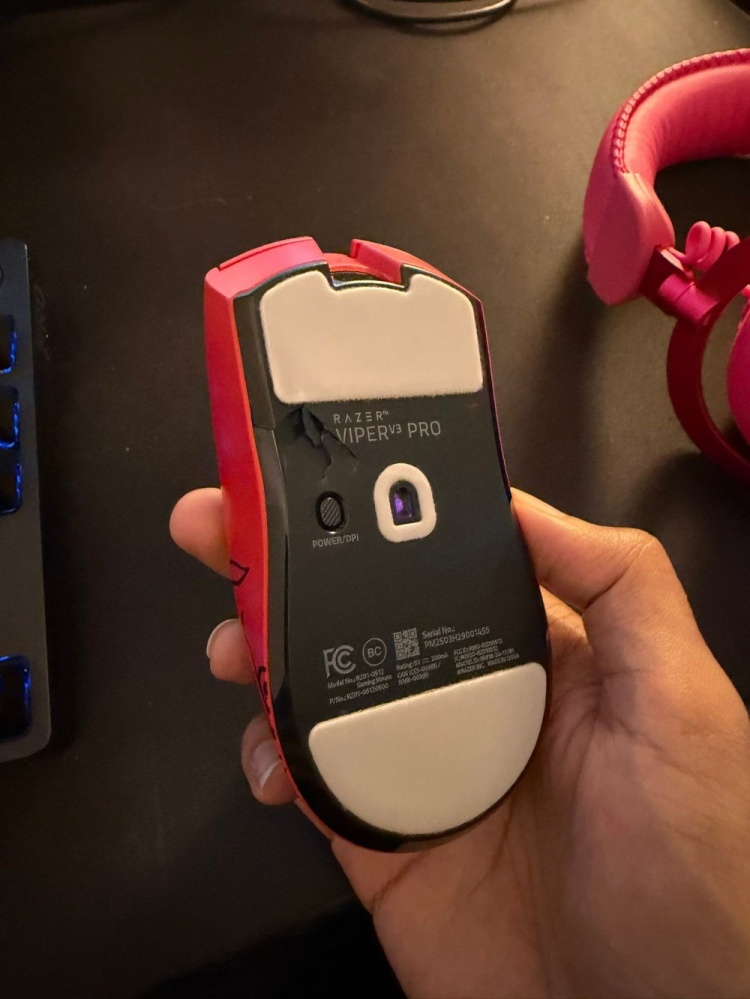 印度上单Dhokla晒照: 我的Faker联名雷蛇鼠标🥲