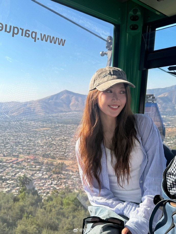 主持唯嘉晒照：在圣母山被日光拥吻，王姐晒成棕色版