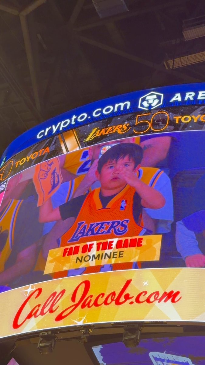 【体育世界】詹姆斯:比赛氛围很棒 那个上了大屏幕的小男孩是我们获胜的原因(图2) 【体育世界】詹姆斯:比赛氛围很棒 那个上了大屏幕的小男孩是我们获胜的原因(图2)