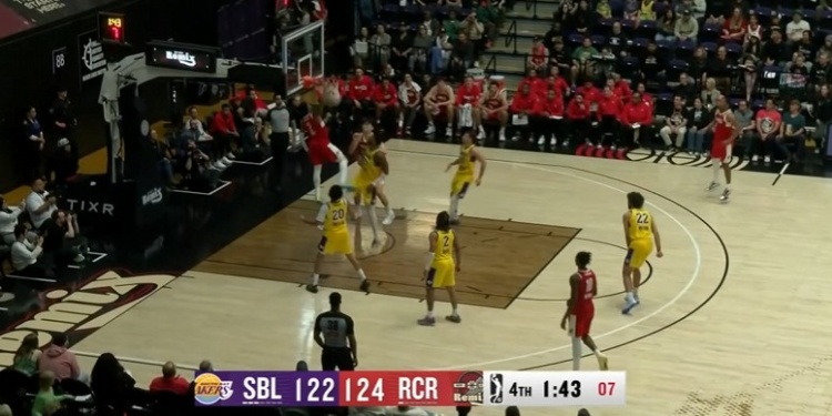  平地起惊雷！凯莱布·乐福突破暴扣帮助混音领先到4分