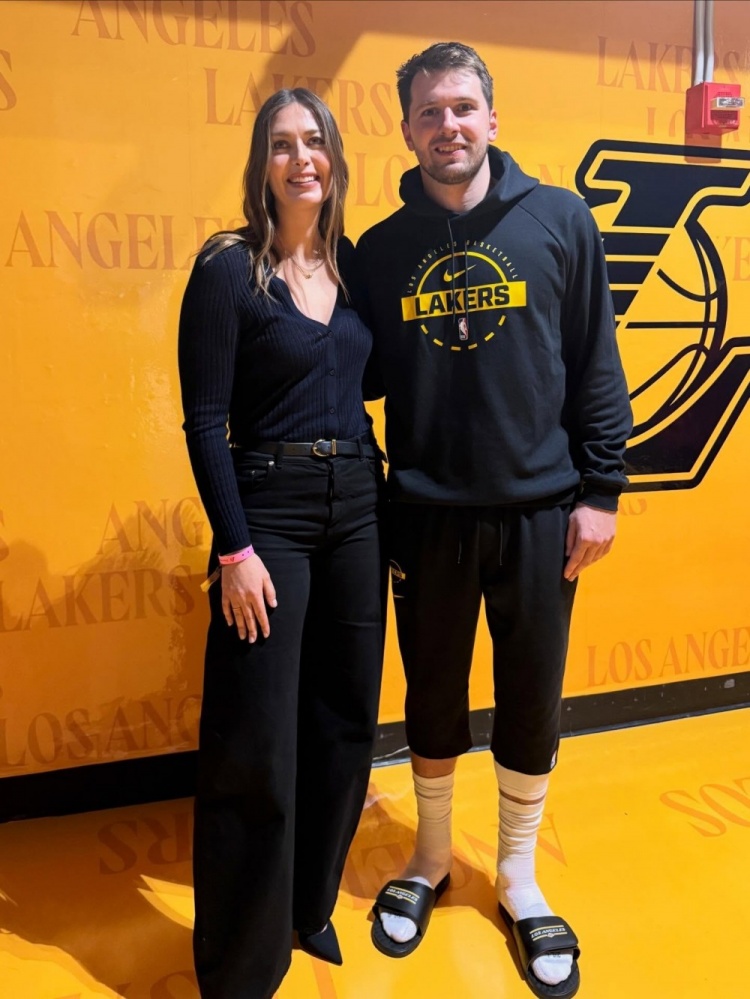  莎拉波娃晒与东子合照：关键时的精彩表现 对抗/纪律性/抗压能力