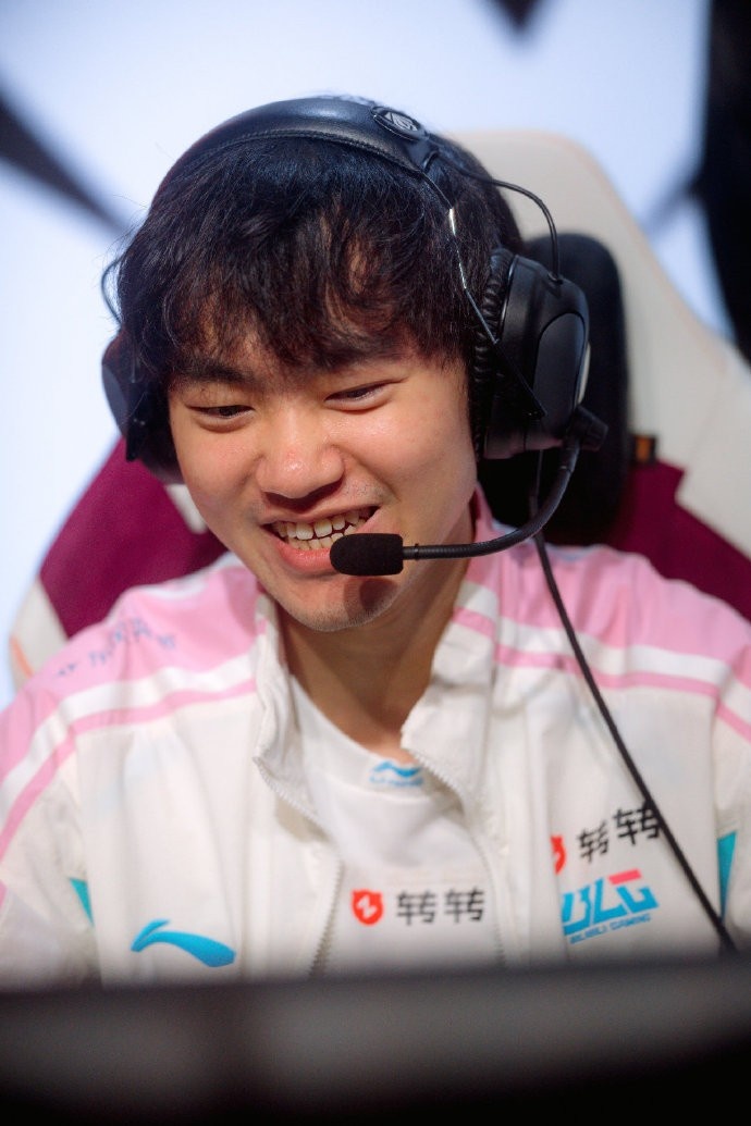 【蜗牛电竞】LPL发布BLG选手返图：所向披靡，顺利晋级