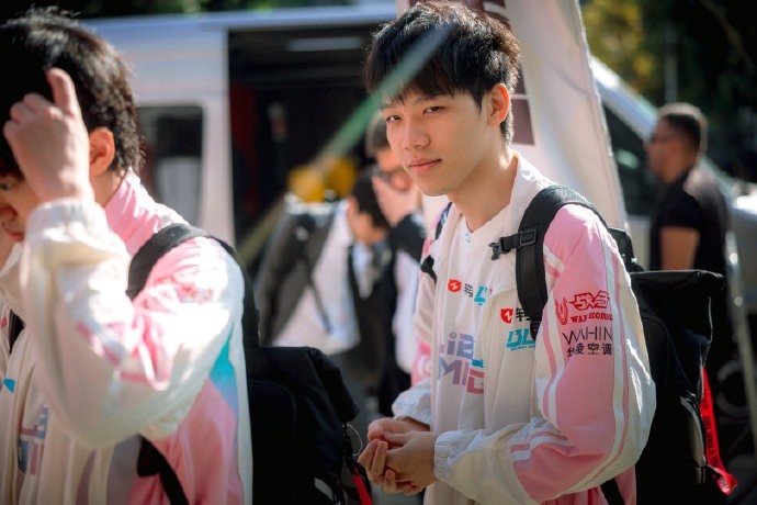 【蜗牛电竞】LPL发布BLG选手返图：所向披靡，顺利晋级