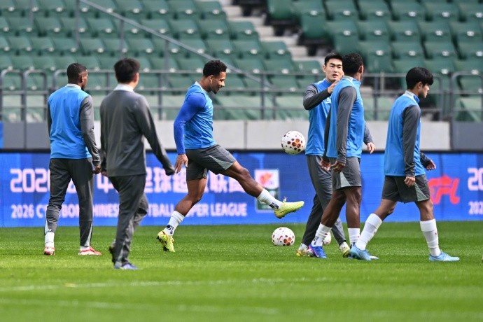 【体育要闻】中超赛前|斯卢茨基:京沪大战关注度不言而喻 球员心态是胜负关键(图5) undefined