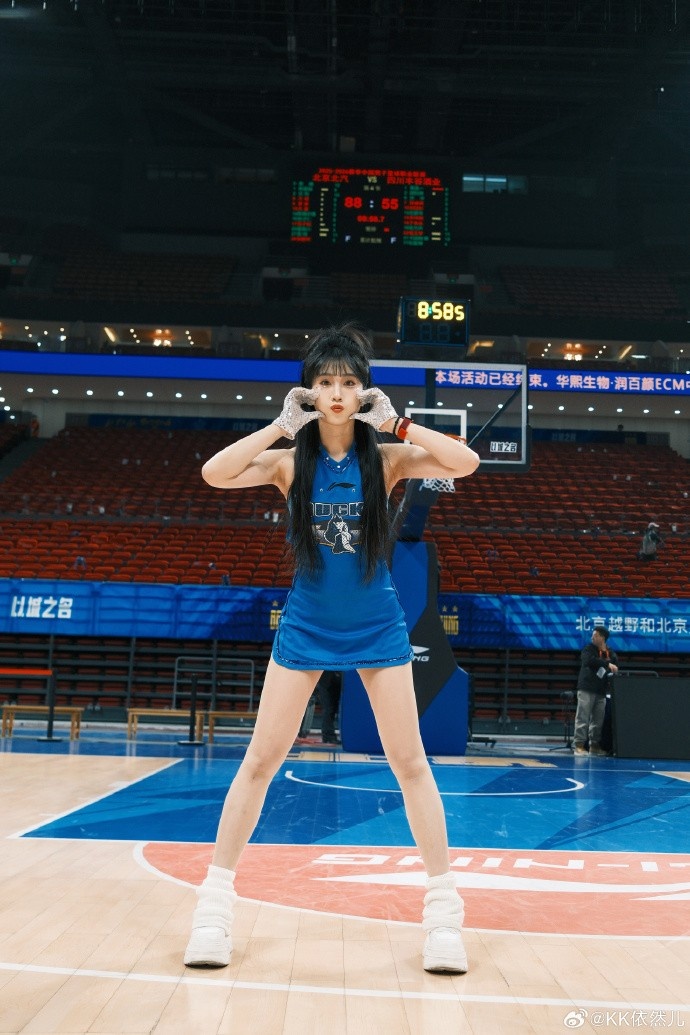  为主队助威！北京男篮啦啦队队长晒照：上上场的库存