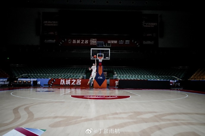 [深度报道]丁彦⬅️雨航：退役让我一夜之间长大了 爱让我轻轻地放下(图2)