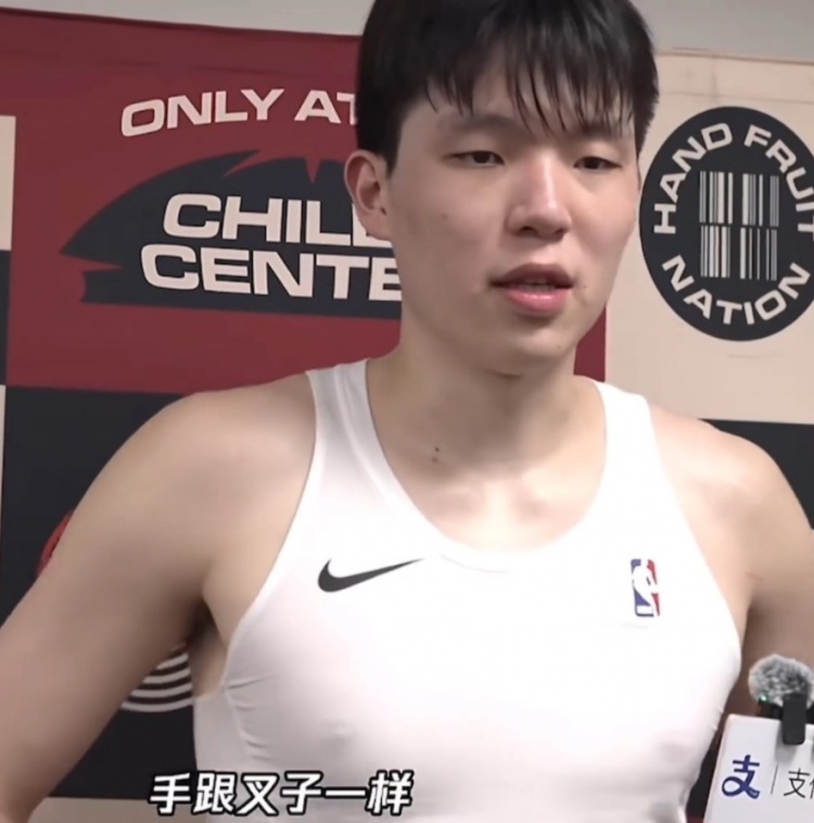 [体育世界]杨瀚森：有时候手像叉子一样 恨不得剁了它 需要及时调整(图1)