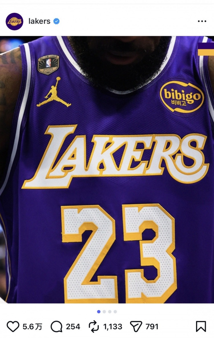 【球迷看点】球衣补丁+定制球鞋！湖人官推回顾詹姆斯里程碑之夜：彰显伟大(图2)