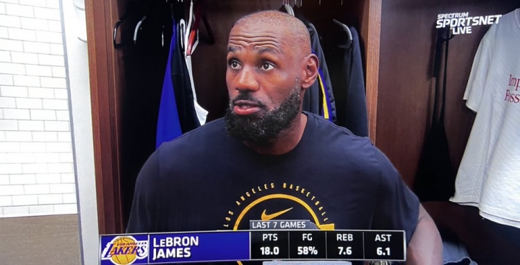 9连胜期间最喜欢球队哪一点？詹姆斯：我们的心理韧性十足！