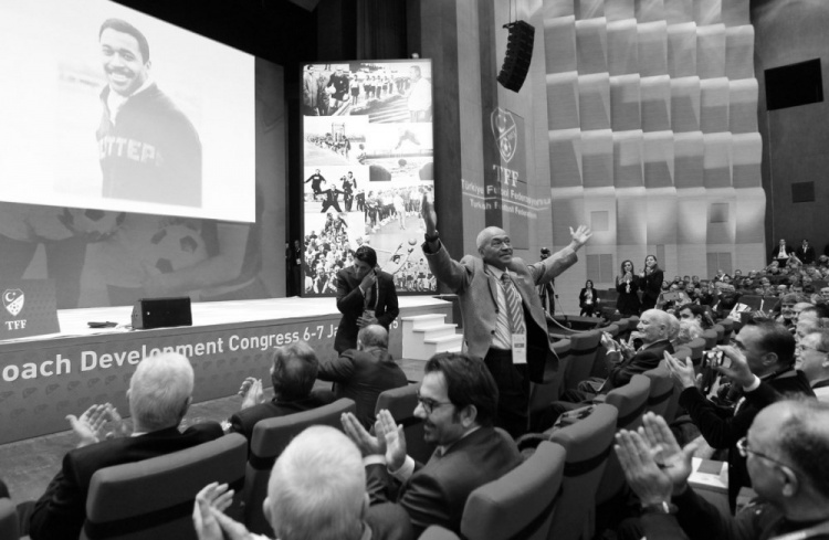 [体育头条]土耳其足坛名宿切廷·居莱尔去世，土耳其足协社媒发文致哀(图1)