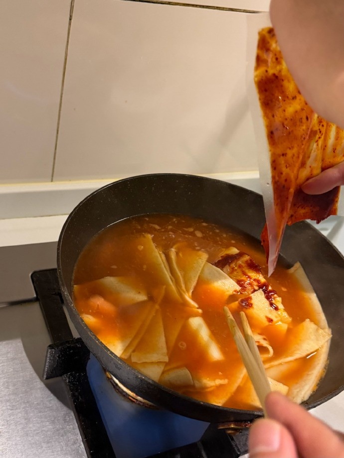 Tarzan晒照:运动完以后有金珍洪给做的炒年糕吃