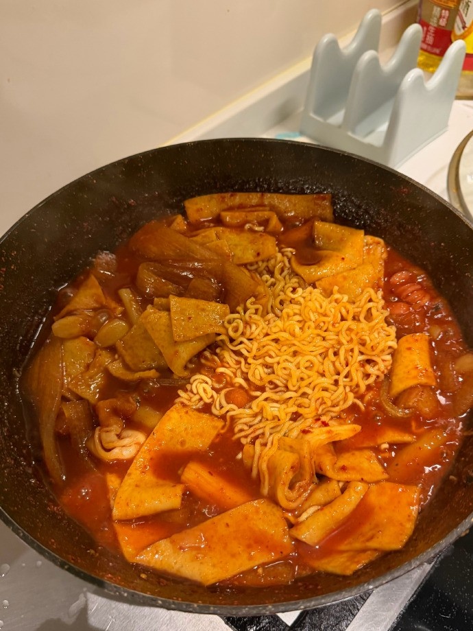 Tarzan晒照：运动完以后有金珍洪给做的炒年糕吃