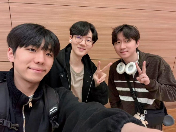 BLG发布动态：韩国小分队也抵达目的地！好好休息，假期结束见哦