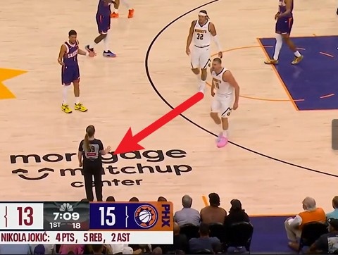 女裁判也不行！掘金包夹抢断 裁判哨声延迟判犯规&约基奇怒喷吃T