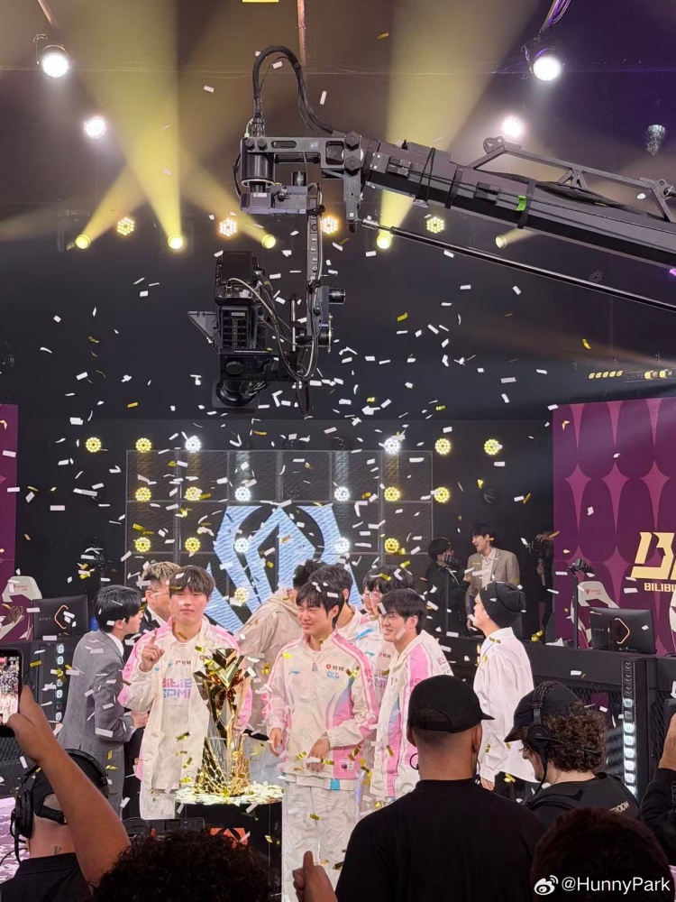 BLG翻译谈先锋赛心路历程:带着荣耀踏上归途,暂别这段热血征程