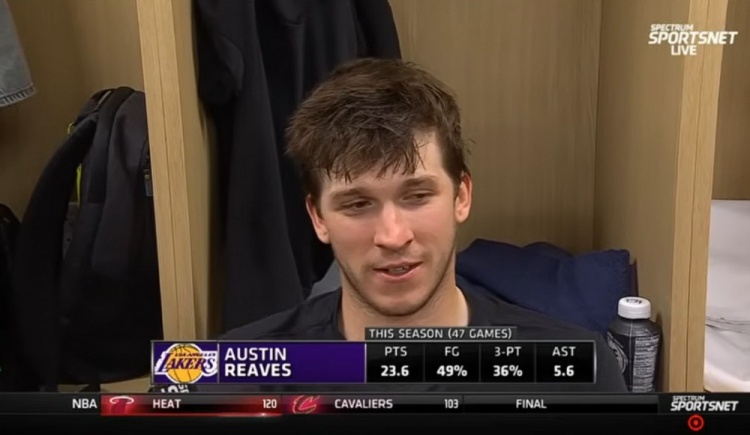 [球迷报道]【完整版】已是球队领袖！里夫斯赛后调侃东契奇 称赞海斯&布朗尼(图1)