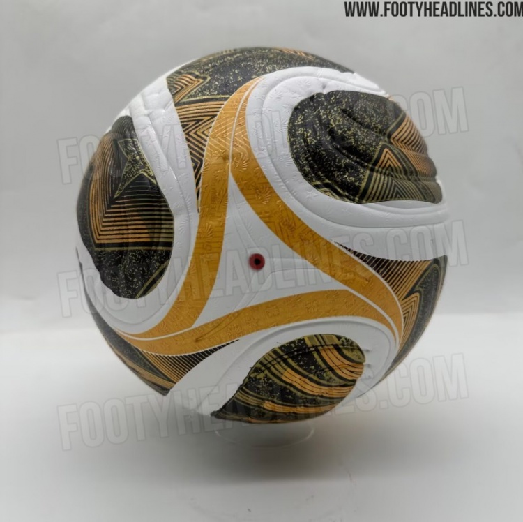 【好看推荐】谁能踢上？世界杯决赛用球谍照：白色为底，搭配金色和黑色细节(图2)