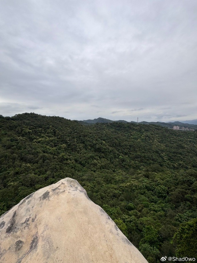 Shad0wo分享生活照：团建爬山日，依旧是体力最差的