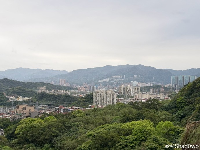 Shad0wo分享生活照：团建爬山日，依旧是体力最差的