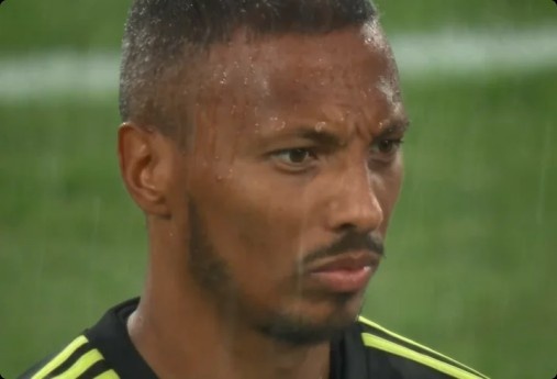 【足球】库拉索首发门将罗姆与张玉宁曾是队友，两人⚾在球员通道打招呼(图2)