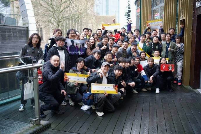 XG分享粉丝选手合影：我们会带着你们的祝福，继续坚定向前