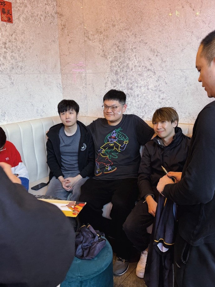 XG分享粉丝选手合影：我们会带着你们的祝福，继续坚定向前