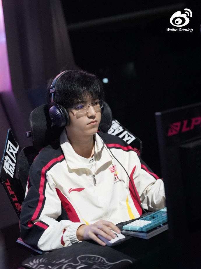 【万博电竞】WBG发布对阵NIP赛前返图：准备就绪，今天比赛加油！