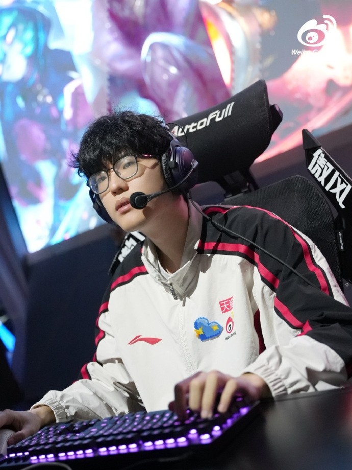 WBG发布对阵NIP赛前返图:准备就绪,今天比赛加油!