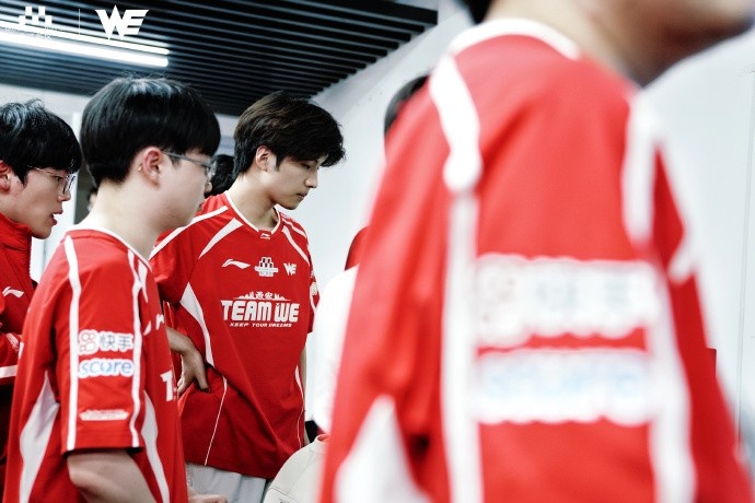 不敌TES,WE发布赛后返图:组内赛📷