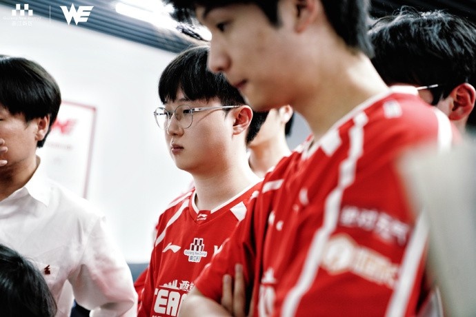 不敌TES,WE发布赛后返图:组内赛📷
