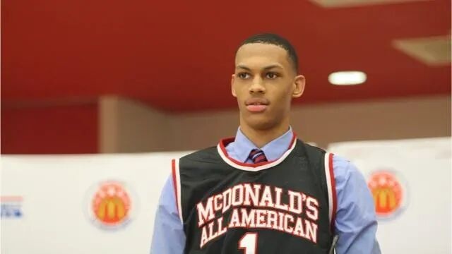 17岁赚了一百万美元，25岁被CBA裁员