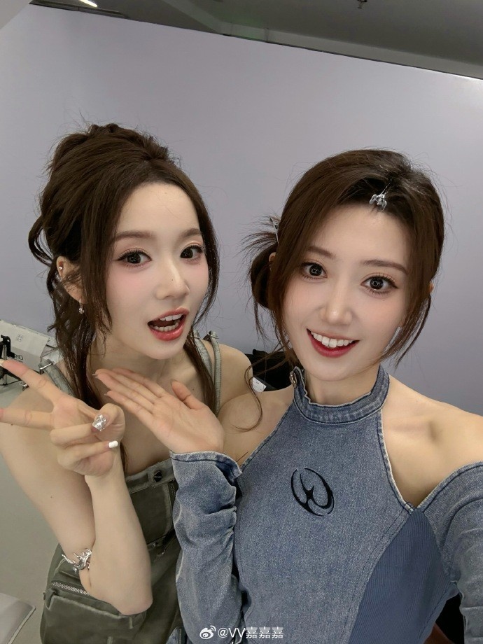 无畏契约主持人唯嘉晒照：这种离观众很近的感觉，确实很棒！