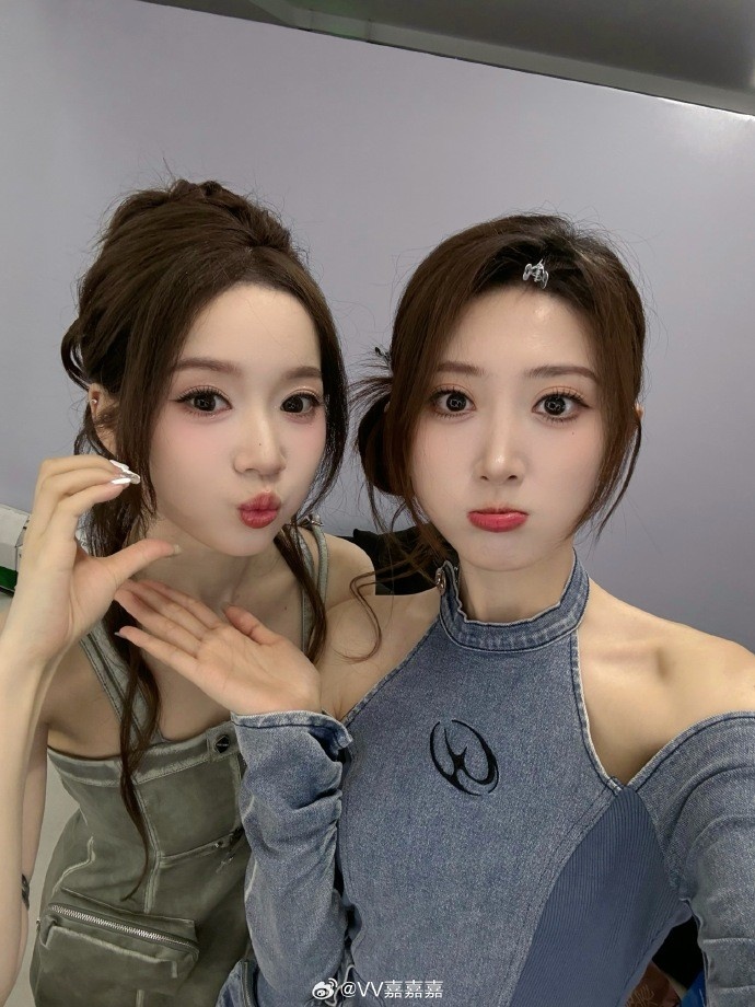 无畏契约主持人唯嘉晒照：这种离观众很近的感觉，确实很棒！