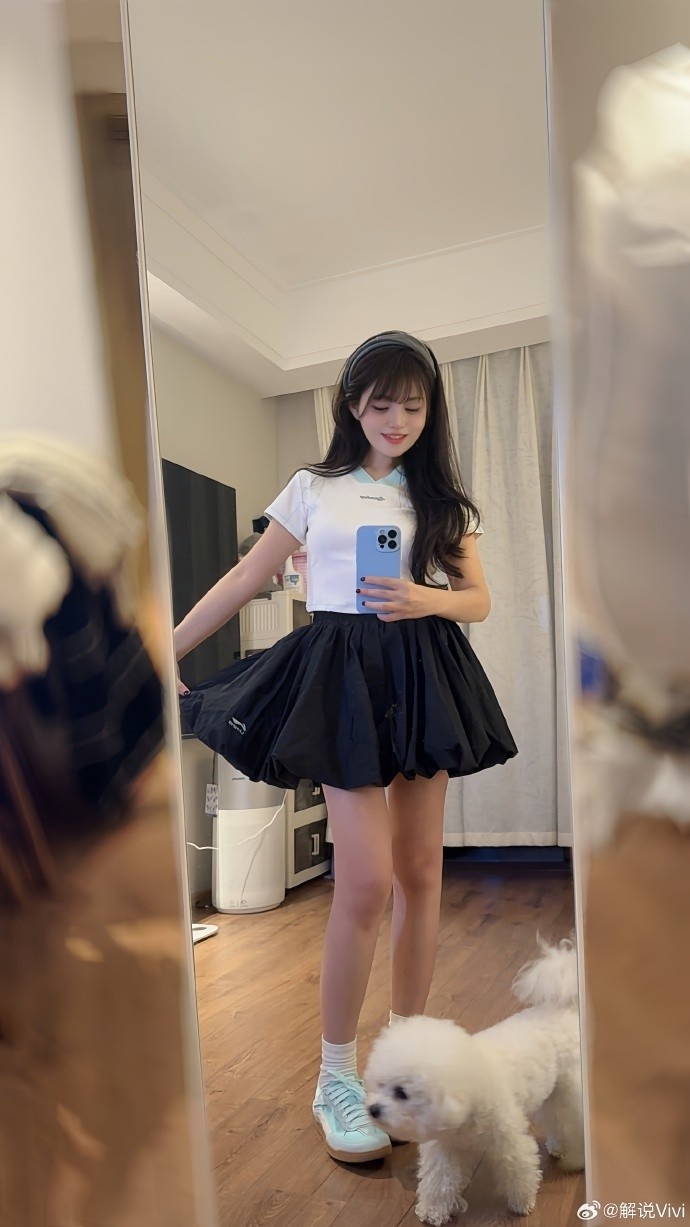 无畏契约主持ViVi晒照:我的夏日ootd中最喜欢的一套