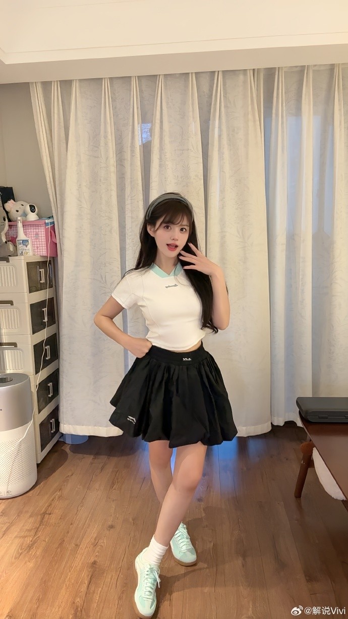 无畏契约主持ViVi晒照:我的夏日ootd中最喜欢的一套